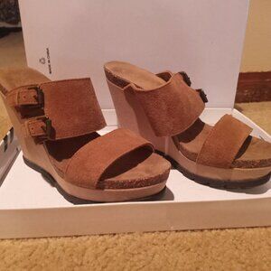 6.5 Nine West Suede and canvas Wedge